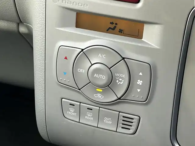 スズキ ラパン X 滋賀県 2016(平28)年 5.1万km シフォンアイボリーメタリック 社外9インチナビ/【Bluetooth/CD/DVD/フルセグTV】/バックカメラ/衝突軽減ブレーキ/HIDヘッドライト/オートライト/前後ドライブレコーダー/D席シートヒーター/ビルトインETC/ドアバイザー/純正フロアマット/プッシュスタート/スマートキー