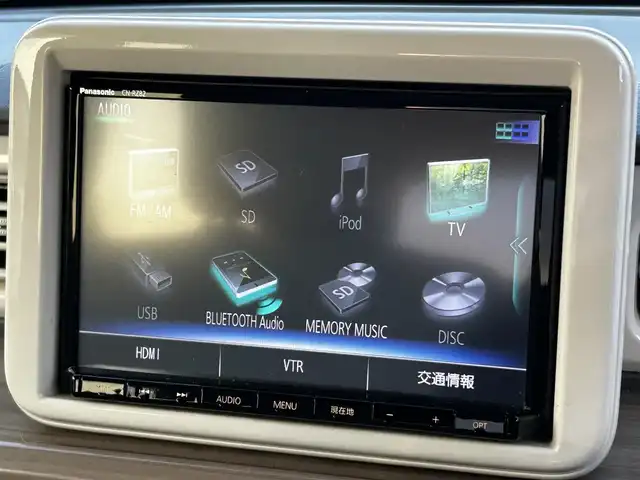 スズキ ラパン X 滋賀県 2016(平28)年 5.1万km シフォンアイボリーメタリック 社外9インチナビ/【Bluetooth/CD/DVD/フルセグTV】/バックカメラ/衝突軽減ブレーキ/HIDヘッドライト/オートライト/前後ドライブレコーダー/D席シートヒーター/ビルトインETC/ドアバイザー/純正フロアマット/プッシュスタート/スマートキー