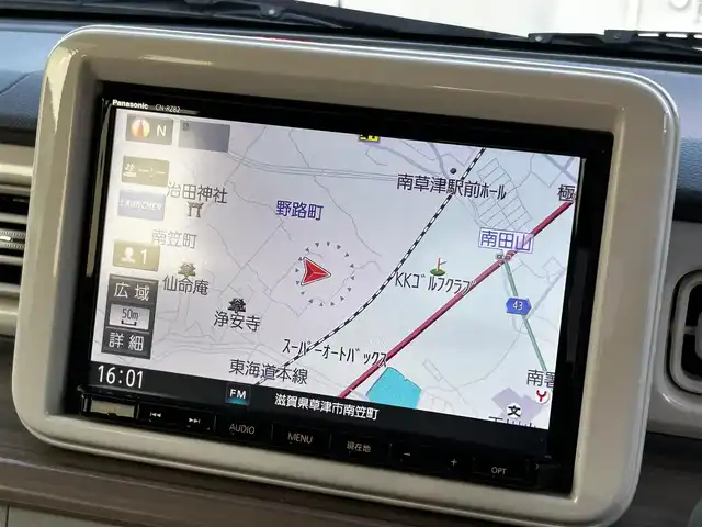 スズキ ラパン X 滋賀県 2016(平28)年 5.1万km シフォンアイボリーメタリック 社外9インチナビ/【Bluetooth/CD/DVD/フルセグTV】/バックカメラ/衝突軽減ブレーキ/HIDヘッドライト/オートライト/前後ドライブレコーダー/D席シートヒーター/ビルトインETC/ドアバイザー/純正フロアマット/プッシュスタート/スマートキー