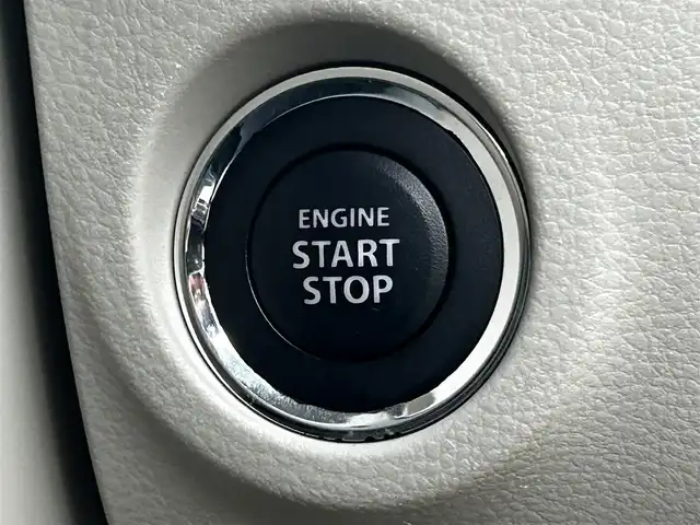 スズキ ラパン X 滋賀県 2016(平28)年 5.1万km シフォンアイボリーメタリック 社外9インチナビ/【Bluetooth/CD/DVD/フルセグTV】/バックカメラ/衝突軽減ブレーキ/HIDヘッドライト/オートライト/前後ドライブレコーダー/D席シートヒーター/ビルトインETC/ドアバイザー/純正フロアマット/プッシュスタート/スマートキー