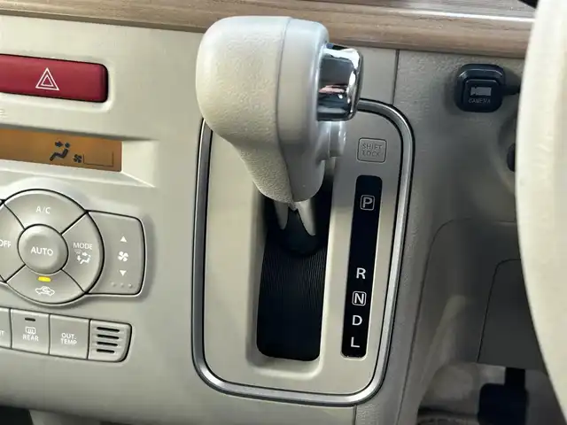 スズキ ラパン X 滋賀県 2016(平28)年 5.1万km シフォンアイボリーメタリック 社外9インチナビ/【Bluetooth/CD/DVD/フルセグTV】/バックカメラ/衝突軽減ブレーキ/HIDヘッドライト/オートライト/前後ドライブレコーダー/D席シートヒーター/ビルトインETC/ドアバイザー/純正フロアマット/プッシュスタート/スマートキー