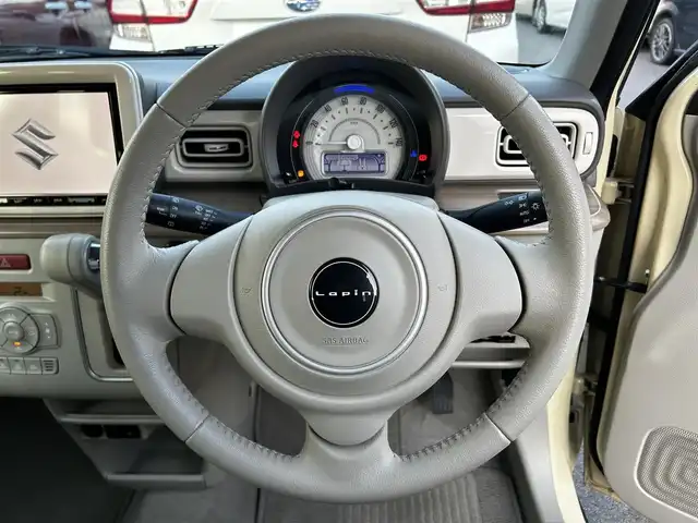 スズキ ラパン X 滋賀県 2016(平28)年 5.1万km シフォンアイボリーメタリック 社外9インチナビ/【Bluetooth/CD/DVD/フルセグTV】/バックカメラ/衝突軽減ブレーキ/HIDヘッドライト/オートライト/前後ドライブレコーダー/D席シートヒーター/ビルトインETC/ドアバイザー/純正フロアマット/プッシュスタート/スマートキー