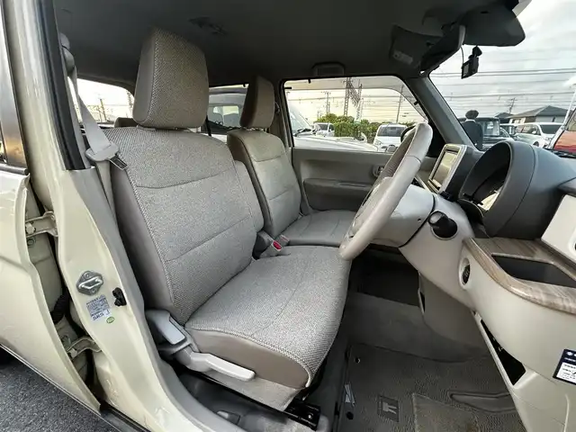 スズキ ラパン X 滋賀県 2016(平28)年 5.1万km シフォンアイボリーメタリック 社外9インチナビ/【Bluetooth/CD/DVD/フルセグTV】/バックカメラ/衝突軽減ブレーキ/HIDヘッドライト/オートライト/前後ドライブレコーダー/D席シートヒーター/ビルトインETC/ドアバイザー/純正フロアマット/プッシュスタート/スマートキー