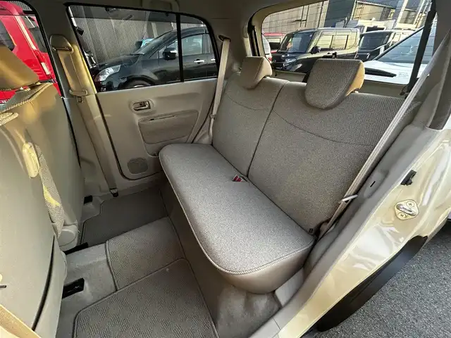 スズキ ラパン X 滋賀県 2016(平28)年 5.1万km シフォンアイボリーメタリック 社外9インチナビ/【Bluetooth/CD/DVD/フルセグTV】/バックカメラ/衝突軽減ブレーキ/HIDヘッドライト/オートライト/前後ドライブレコーダー/D席シートヒーター/ビルトインETC/ドアバイザー/純正フロアマット/プッシュスタート/スマートキー