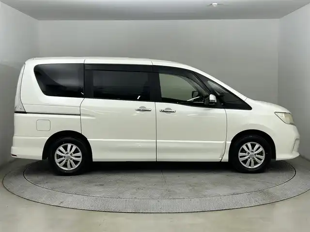 日産 セレナ ハイウェイスター 道央・札幌 2013(平25)年 8.3万km ブリリアントホワイトパール ・４WD/・純正メモリナビ/・フルセグTV/・CD/DVD/・Bluetooth/・パワースライドドア/・ETC/・クルーズコントロール/・プッシュスタート/・スマートキー/・純正エンジンスターター/・電格ミラー/・オートライト/・オートエアコン/・純正フロアマット/・純正ドアバイザー/・キセノンヘッドライト/・横滑り防止装置/・HIDヘッドライト/・フォグライト/・オートライト