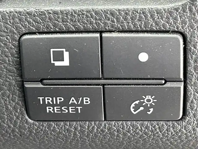 日産 セレナ ハイウェイスター 道央・札幌 2013(平25)年 8.3万km ブリリアントホワイトパール ・４WD/・純正メモリナビ/・フルセグTV/・CD/DVD/・Bluetooth/・パワースライドドア/・ETC/・クルーズコントロール/・プッシュスタート/・スマートキー/・純正エンジンスターター/・電格ミラー/・オートライト/・オートエアコン/・純正フロアマット/・純正ドアバイザー/・キセノンヘッドライト/・横滑り防止装置/・HIDヘッドライト/・フォグライト/・オートライト