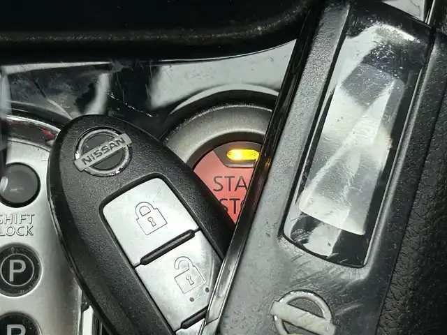 日産 セレナ ハイウェイスター 道央・札幌 2013(平25)年 8.3万km ブリリアントホワイトパール ・４WD/・純正メモリナビ/・フルセグTV/・CD/DVD/・Bluetooth/・パワースライドドア/・ETC/・クルーズコントロール/・プッシュスタート/・スマートキー/・純正エンジンスターター/・電格ミラー/・オートライト/・オートエアコン/・純正フロアマット/・純正ドアバイザー/・キセノンヘッドライト/・横滑り防止装置/・HIDヘッドライト/・フォグライト/・オートライト