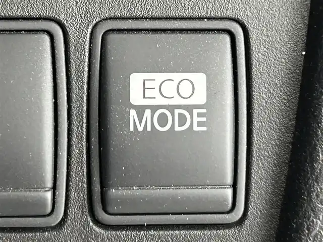 日産 セレナ ハイウェイスター 道央・札幌 2013(平25)年 8.3万km ブリリアントホワイトパール ・４WD/・純正メモリナビ/・フルセグTV/・CD/DVD/・Bluetooth/・パワースライドドア/・ETC/・クルーズコントロール/・プッシュスタート/・スマートキー/・純正エンジンスターター/・電格ミラー/・オートライト/・オートエアコン/・純正フロアマット/・純正ドアバイザー/・キセノンヘッドライト/・横滑り防止装置/・HIDヘッドライト/・フォグライト/・オートライト