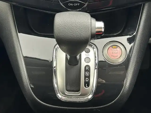 日産 セレナ ハイウェイスター 道央・札幌 2013(平25)年 8.3万km ブリリアントホワイトパール ・４WD/・純正メモリナビ/・フルセグTV/・CD/DVD/・Bluetooth/・パワースライドドア/・ETC/・クルーズコントロール/・プッシュスタート/・スマートキー/・純正エンジンスターター/・電格ミラー/・オートライト/・オートエアコン/・純正フロアマット/・純正ドアバイザー/・キセノンヘッドライト/・横滑り防止装置/・HIDヘッドライト/・フォグライト/・オートライト