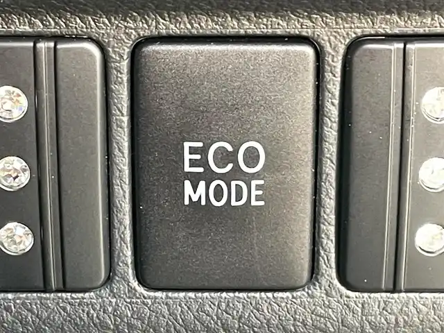 トヨタ ヴェルファイア 2．4Z ゴールデンアイズ 東京都 2013(平25)年 7.6万km ホワイトパールクリスタルシャイン 純正８型ナビ　/後席１１型モニター　/モデリスタエアロ　/電動リアゲート　/ハーフレザー　/両側電動ドア　/クルーズコントロール　/ビルトインＥＴＣ　/純正１８インチＡＷ　/社外１８インチＡＷ車載　/禁煙