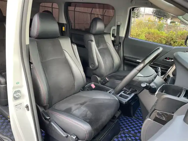 トヨタ ヴェルファイア 2．4Z ゴールデンアイズ 東京都 2013(平25)年 7.6万km ホワイトパールクリスタルシャイン 純正８型ナビ　/後席１１型モニター　/モデリスタエアロ　/電動リアゲート　/ハーフレザー　/両側電動ドア　/クルーズコントロール　/ビルトインＥＴＣ　/純正１８インチＡＷ　/社外１８インチＡＷ車載　/禁煙