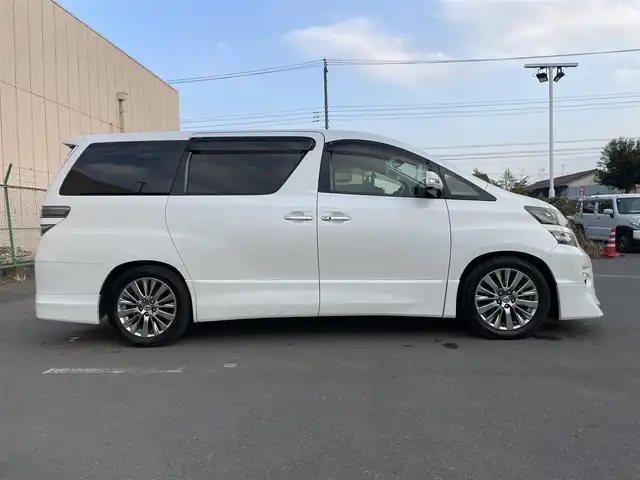 トヨタ ヴェルファイア 2．4Z ゴールデンアイズ 東京都 2013(平25)年 7.6万km ホワイトパールクリスタルシャイン 純正８型ナビ　/後席１１型モニター　/モデリスタエアロ　/電動リアゲート　/ハーフレザー　/両側電動ドア　/クルーズコントロール　/ビルトインＥＴＣ　/純正１８インチＡＷ　/社外１８インチＡＷ車載　/禁煙