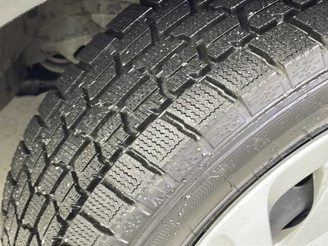 トヨタ アクア S スタイルブラック 宮城県 2017(平29)年 1.7万km ブラックマイカ 禁煙車/Toyota Safety Sense	/・プリクラッシュセーフティ/・レーンディパーチャーアラート/・オートマチックハイビーム/・先行車発進告知/純正ナビ/・BT.CD.DVD.SD.AUX/ワンセグTV/バックカメラ/プッシュスタート/スマートキー/ドライブレコーダー(F)/純正フロアマッド/社外15インチアルミホイール(夏)/【175/65/R15 残3mm】/アイドリングストップ/横滑り防止機能