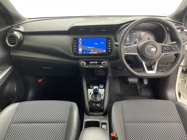 日産 キックス X 鹿児島県 2021(令3)年 5.3万km ブリリアントホワイトパール メーカーナビ/(BT/CD/DVD/AM/FM/フルセグTV)/ワンオーナー/アラウンドビューモニター/エマージェンシーブレーキ/プロパイロット/デジタルインナーミラー/電動パーキングブレーキ/オートホールド/オートマチックハイビーム/前後コーナーセンサー/レーンキープアシスト/バックカメラ/アイドリングストップ/ハーフレザーシート/ETC/スペアキー/純正フロアマット/革巻きステアリング/ステアリングスイッチ/純正LEDヘッドライト/保証書/取扱説明書