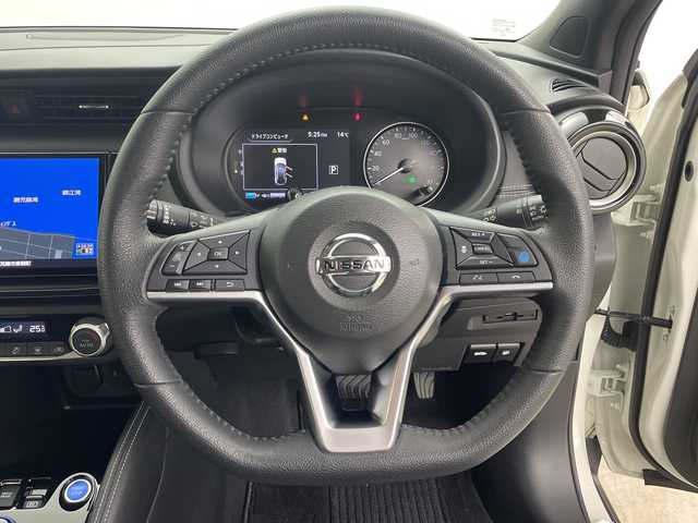 日産 キックス X 鹿児島県 2021(令3)年 5.3万km ブリリアントホワイトパール メーカーナビ/(BT/CD/DVD/AM/FM/フルセグTV)/ワンオーナー/アラウンドビューモニター/エマージェンシーブレーキ/プロパイロット/デジタルインナーミラー/電動パーキングブレーキ/オートホールド/オートマチックハイビーム/前後コーナーセンサー/レーンキープアシスト/バックカメラ/アイドリングストップ/ハーフレザーシート/ETC/スペアキー/純正フロアマット/革巻きステアリング/ステアリングスイッチ/純正LEDヘッドライト/保証書/取扱説明書