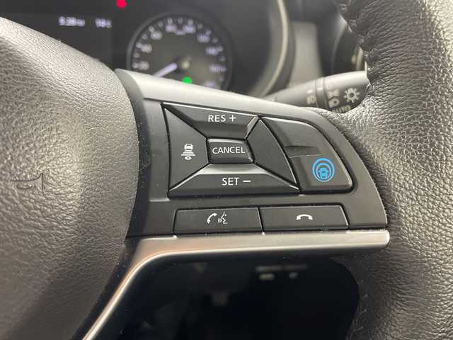 日産 キックス X 鹿児島県 2021(令3)年 5.3万km ブリリアントホワイトパール メーカーナビ/(BT/CD/DVD/AM/FM/フルセグTV)/ワンオーナー/アラウンドビューモニター/エマージェンシーブレーキ/プロパイロット/デジタルインナーミラー/電動パーキングブレーキ/オートホールド/オートマチックハイビーム/前後コーナーセンサー/レーンキープアシスト/バックカメラ/アイドリングストップ/ハーフレザーシート/ETC/スペアキー/純正フロアマット/革巻きステアリング/ステアリングスイッチ/純正LEDヘッドライト/保証書/取扱説明書