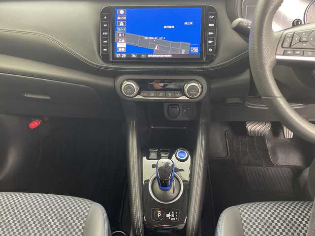 日産 キックス X 鹿児島県 2021(令3)年 5.3万km ブリリアントホワイトパール メーカーナビ/(BT/CD/DVD/AM/FM/フルセグTV)/ワンオーナー/アラウンドビューモニター/エマージェンシーブレーキ/プロパイロット/デジタルインナーミラー/電動パーキングブレーキ/オートホールド/オートマチックハイビーム/前後コーナーセンサー/レーンキープアシスト/バックカメラ/アイドリングストップ/ハーフレザーシート/ETC/スペアキー/純正フロアマット/革巻きステアリング/ステアリングスイッチ/純正LEDヘッドライト/保証書/取扱説明書