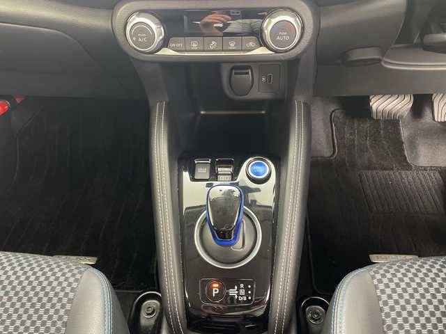 日産 キックス X 鹿児島県 2021(令3)年 5.3万km ブリリアントホワイトパール メーカーナビ/(BT/CD/DVD/AM/FM/フルセグTV)/ワンオーナー/アラウンドビューモニター/エマージェンシーブレーキ/プロパイロット/デジタルインナーミラー/電動パーキングブレーキ/オートホールド/オートマチックハイビーム/前後コーナーセンサー/レーンキープアシスト/バックカメラ/アイドリングストップ/ハーフレザーシート/ETC/スペアキー/純正フロアマット/革巻きステアリング/ステアリングスイッチ/純正LEDヘッドライト/保証書/取扱説明書