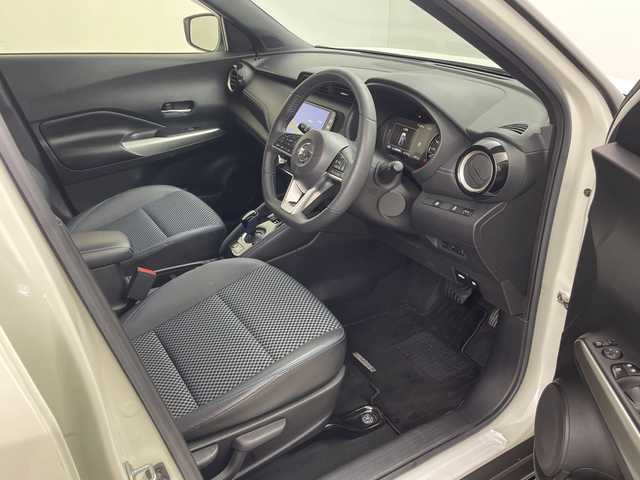 日産 キックス X 鹿児島県 2021(令3)年 5.3万km ブリリアントホワイトパール メーカーナビ/(BT/CD/DVD/AM/FM/フルセグTV)/ワンオーナー/アラウンドビューモニター/エマージェンシーブレーキ/プロパイロット/デジタルインナーミラー/電動パーキングブレーキ/オートホールド/オートマチックハイビーム/前後コーナーセンサー/レーンキープアシスト/バックカメラ/アイドリングストップ/ハーフレザーシート/ETC/スペアキー/純正フロアマット/革巻きステアリング/ステアリングスイッチ/純正LEDヘッドライト/保証書/取扱説明書