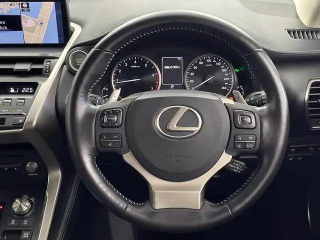 レクサス ＮＸ 300 Iパッケージ 鹿児島県 2019(平31)年 3.9万km プラチナムシルバーメタリック ・純正ナビ/・フルセグTV　BT/・パノラミックビューモニター/・バック フロントカメラ/・レーダークルコン/・合皮シート/・シートヒーター/・メモリー付きパワーシート/・パワーバックドア/・前後コーナーセンサー/・ブラインドスポットモニター/・3眼LEDライト/・パドルシフト/・ステアリングヒーター/・オートハイビーム/・ビルトインETC2.0