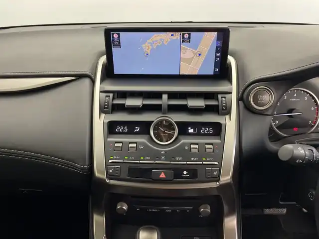 レクサス ＮＸ 300 Iパッケージ 鹿児島県 2019(平31)年 3.9万km プラチナムシルバーメタリック ・純正ナビ/・フルセグTV　BT/・パノラミックビューモニター/・バック フロントカメラ/・レーダークルコン/・合皮シート/・シートヒーター/・メモリー付きパワーシート/・パワーバックドア/・前後コーナーセンサー/・ブラインドスポットモニター/・3眼LEDライト/・パドルシフト/・ステアリングヒーター/・オートハイビーム/・ビルトインETC2.0