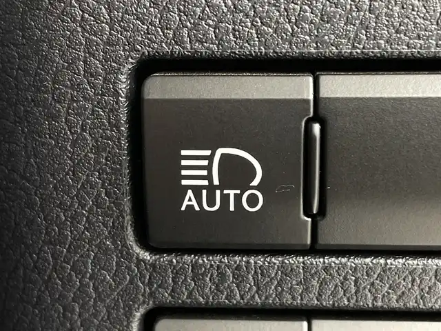 レクサス ＮＸ 300 Iパッケージ 鹿児島県 2019(平31)年 3.9万km プラチナムシルバーメタリック ・純正ナビ/・フルセグTV　BT/・パノラミックビューモニター/・バック フロントカメラ/・レーダークルコン/・合皮シート/・シートヒーター/・メモリー付きパワーシート/・パワーバックドア/・前後コーナーセンサー/・ブラインドスポットモニター/・3眼LEDライト/・パドルシフト/・ステアリングヒーター/・オートハイビーム/・ビルトインETC2.0