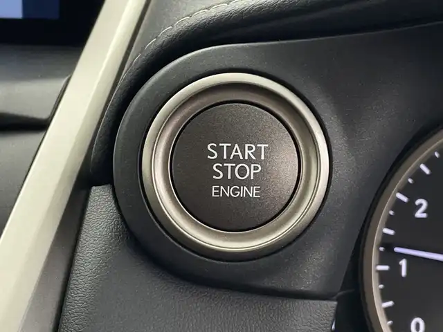 レクサス ＮＸ 300 Iパッケージ 鹿児島県 2019(平31)年 3.9万km プラチナムシルバーメタリック ・純正ナビ/・フルセグTV　BT/・パノラミックビューモニター/・バック フロントカメラ/・レーダークルコン/・合皮シート/・シートヒーター/・メモリー付きパワーシート/・パワーバックドア/・前後コーナーセンサー/・ブラインドスポットモニター/・3眼LEDライト/・パドルシフト/・ステアリングヒーター/・オートハイビーム/・ビルトインETC2.0