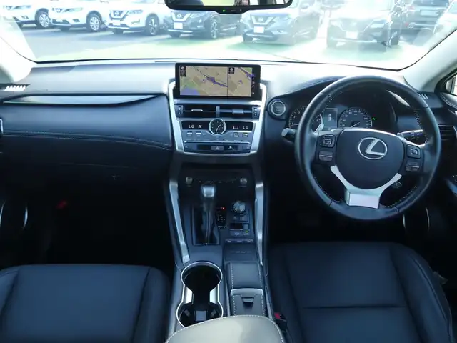 レクサス ＮＸ 300 Iパッケージ 千葉県 2019(平31)年 3.9万km プラチナムシルバーメタリック Lexus Safety System+/・プリクラッシュセーフティ/・レーンディパーチャーアラート/・オートハイビーム/・レーダークルーズコントロール/・ブラインドスポットモニター/純正SDナビ/地デジTV/【DVD/CD再生機能　Bluetooth接続】/パノラミックビューモニター/革巻きステアリング/ステアリングスイッチ/ステアリングヒーター/パドルシフト/ETC（2.0）/LEDヘッドライト/フォグライト/ウインカーミラー/クリアランスソナー/純正18インチアルミホイル/サイド/カーテンエアバッグ/スマートキー