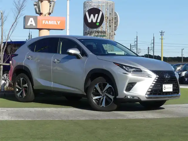 レクサス ＮＸ 300 Iパッケージ 千葉県 2019(平31)年 3.9万km プラチナムシルバーメタリック Lexus Safety System+/・プリクラッシュセーフティ/・レーンディパーチャーアラート/・オートハイビーム/・レーダークルーズコントロール/・ブラインドスポットモニター/純正SDナビ/地デジTV/【DVD/CD再生機能　Bluetooth接続】/パノラミックビューモニター/革巻きステアリング/ステアリングスイッチ/ステアリングヒーター/パドルシフト/ETC（2.0）/LEDヘッドライト/フォグライト/ウインカーミラー/クリアランスソナー/純正18インチアルミホイル/サイド/カーテンエアバッグ/スマートキー