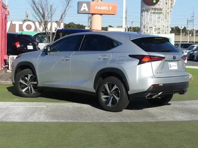 レクサス ＮＸ 300 Iパッケージ 千葉県 2019(平31)年 3.9万km プラチナムシルバーメタリック Lexus Safety System+/・プリクラッシュセーフティ/・レーンディパーチャーアラート/・オートハイビーム/・レーダークルーズコントロール/・ブラインドスポットモニター/純正SDナビ/地デジTV/【DVD/CD再生機能　Bluetooth接続】/パノラミックビューモニター/革巻きステアリング/ステアリングスイッチ/ステアリングヒーター/パドルシフト/ETC（2.0）/LEDヘッドライト/フォグライト/ウインカーミラー/クリアランスソナー/純正18インチアルミホイル/サイド/カーテンエアバッグ/スマートキー