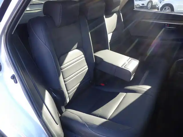 レクサス ＮＸ 300 Iパッケージ 千葉県 2019(平31)年 3.9万km プラチナムシルバーメタリック Lexus Safety System+/・プリクラッシュセーフティ/・レーンディパーチャーアラート/・オートハイビーム/・レーダークルーズコントロール/・ブラインドスポットモニター/純正SDナビ/地デジTV/【DVD/CD再生機能　Bluetooth接続】/パノラミックビューモニター/革巻きステアリング/ステアリングスイッチ/ステアリングヒーター/パドルシフト/ETC（2.0）/LEDヘッドライト/フォグライト/ウインカーミラー/クリアランスソナー/純正18インチアルミホイル/サイド/カーテンエアバッグ/スマートキー