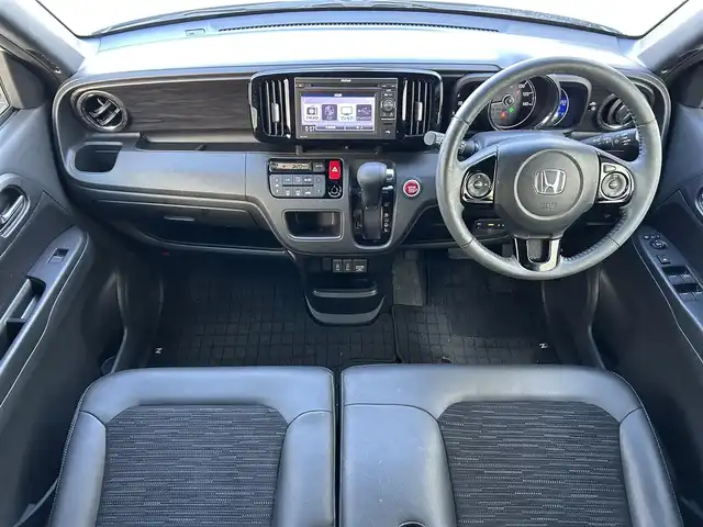 ホンダ Ｎ ＯＮＥ プレミアム 滋賀県 2018(平30)年 3.3万km プラチナホワイトパール ガソリン/2WD(FF)/CVT/7インチ純正ディスプレイオーディオ/(FM/AM/CD/ワンセグ/USB)/クルーズコントロール/バックカメラ/ETC/純正AW付きサマータイヤ積込み/電動格納ミラー/革巻きステアリング/ステアリングスイッチ/オートライト/キセノンライト/フロントフォグ/フルオートエアコン/プッシュスタート/スマートキー/USB端子/純正フロアマット