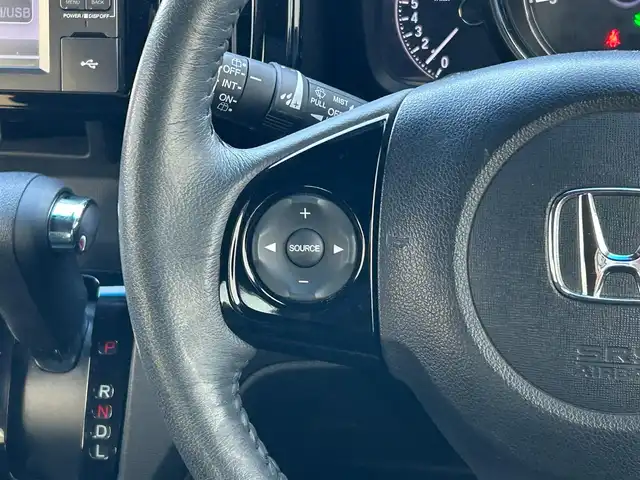 ホンダ Ｎ ＯＮＥ プレミアム 滋賀県 2018(平30)年 3.3万km プラチナホワイトパール ガソリン/2WD(FF)/CVT/7インチ純正ディスプレイオーディオ/(FM/AM/CD/ワンセグ/USB)/クルーズコントロール/バックカメラ/ETC/純正AW付きサマータイヤ積込み/電動格納ミラー/革巻きステアリング/ステアリングスイッチ/オートライト/キセノンライト/フロントフォグ/フルオートエアコン/プッシュスタート/スマートキー/USB端子/純正フロアマット