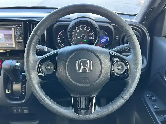 ホンダ Ｎ ＯＮＥ プレミアム 滋賀県 2018(平30)年 3.3万km プラチナホワイトパール ガソリン/2WD(FF)/CVT/7インチ純正ディスプレイオーディオ/(FM/AM/CD/ワンセグ/USB)/クルーズコントロール/バックカメラ/ETC/純正AW付きサマータイヤ積込み/電動格納ミラー/革巻きステアリング/ステアリングスイッチ/オートライト/キセノンライト/フロントフォグ/フルオートエアコン/プッシュスタート/スマートキー/USB端子/純正フロアマット
