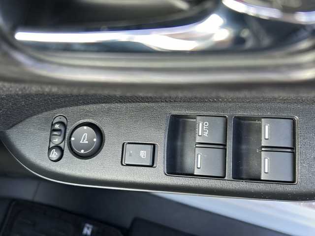 ホンダ Ｎ ＯＮＥ プレミアム 富山県 2018(平30)年 3.3万km プラチナホワイトパール ガソリン/2WD(FF)/CVT/7インチ純正ディスプレイオーディオ/(FM/AM/CD/ワンセグ/USB)/クルーズコントロール/バックカメラ/ETC/純正AW付きサマータイヤ積込み/電動格納ミラー/革巻きステアリング/ステアリングスイッチ/オートライト/キセノンライト/フロントフォグ/フルオートエアコン/プッシュスタート/スマートキー/USB端子/純正フロアマット
