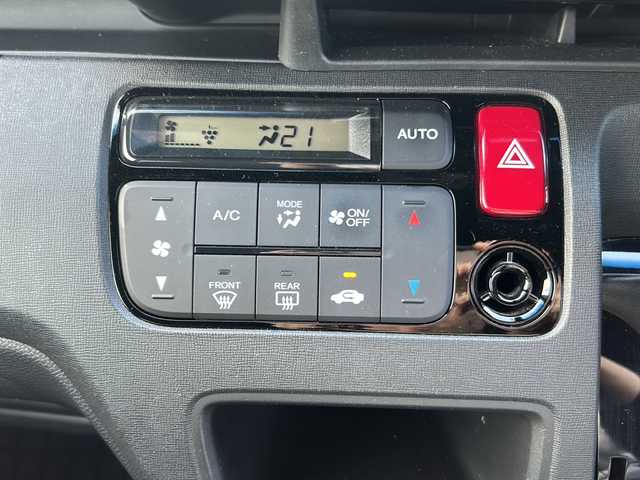 ホンダ Ｎ ＯＮＥ プレミアム 富山県 2018(平30)年 3.3万km プラチナホワイトパール ガソリン/2WD(FF)/CVT/7インチ純正ディスプレイオーディオ/(FM/AM/CD/ワンセグ/USB)/クルーズコントロール/バックカメラ/ETC/純正AW付きサマータイヤ積込み/電動格納ミラー/革巻きステアリング/ステアリングスイッチ/オートライト/キセノンライト/フロントフォグ/フルオートエアコン/プッシュスタート/スマートキー/USB端子/純正フロアマット