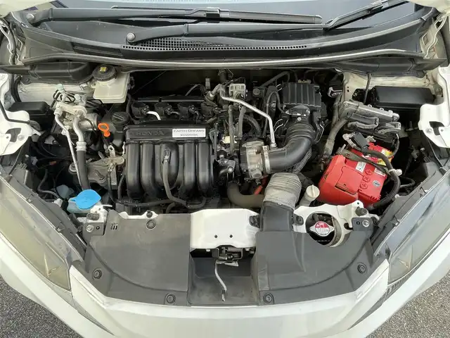 ホンダ シャトル ハイブリッド X 栃木県 2015(平27)年 9.8万km ホワイトオーキッドパール 株)IDOMが運営する【じしゃロン小山店】の自社ローン専用車両になります。こちらは現金またはオートローンご利用時の価格です。自社ローンご希望の方は別途その旨お申付け下さい//禁煙車/純正ワンセグナビ/（CD/DVD/AM/FMラジオ）/(Bluetooth)/スマートキー/プッシュスタート/バックカメラ/シティブレーキアクティブシステム/クルーズコントロール/ステアリングリモコン/電動格納ドアミラー/パワーウインドウ/防眩ミラー/オートライト