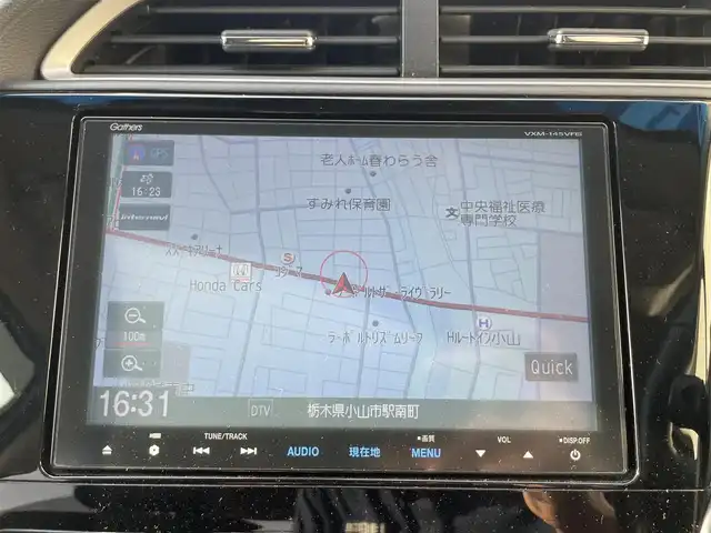 ホンダ シャトル ハイブリッド X 栃木県 2015(平27)年 9.8万km ホワイトオーキッドパール 株)IDOMが運営する【じしゃロン小山店】の自社ローン専用車両になります。こちらは現金またはオートローンご利用時の価格です。自社ローンご希望の方は別途その旨お申付け下さい//禁煙車/純正ワンセグナビ/（CD/DVD/AM/FMラジオ）/(Bluetooth)/スマートキー/プッシュスタート/バックカメラ/シティブレーキアクティブシステム/クルーズコントロール/ステアリングリモコン/電動格納ドアミラー/パワーウインドウ/防眩ミラー/オートライト