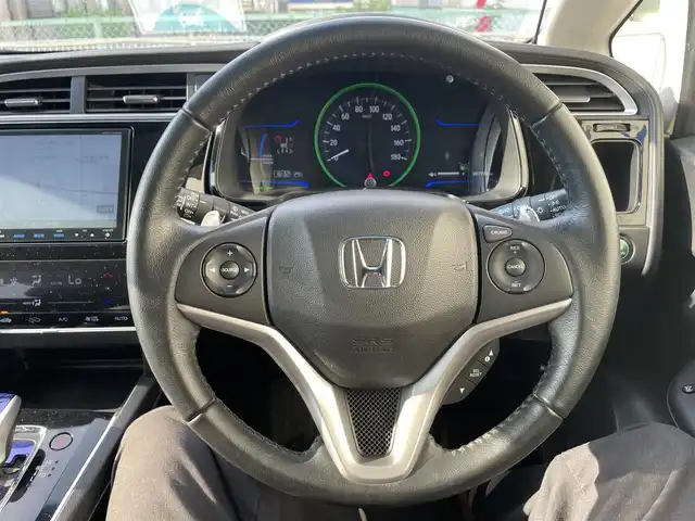 ホンダ シャトル ハイブリッド X 栃木県 2015(平27)年 9.8万km ホワイトオーキッドパール 株)IDOMが運営する【じしゃロン小山店】の自社ローン専用車両になります。こちらは現金またはオートローンご利用時の価格です。自社ローンご希望の方は別途その旨お申付け下さい//禁煙車/純正ワンセグナビ/（CD/DVD/AM/FMラジオ）/(Bluetooth)/スマートキー/プッシュスタート/バックカメラ/シティブレーキアクティブシステム/クルーズコントロール/ステアリングリモコン/電動格納ドアミラー/パワーウインドウ/防眩ミラー/オートライト