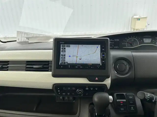 ホンダ Ｎ ＢＯＸ L ターボ 愛媛県 2023(令5)年 1.5万km プラチナホワイトパール 純正ナビ（SD/DVD/バックカメラ/Bluetooth）/純正アルミホイール14/純正フロアマット/両側パワースライドドア/ABS/横滑り防止装置/コーナーセンサー/レーンアシスト/オートライト/衝突被害軽減システム/ダブル＋サイドエアバック/カーテンエアバック/ETC/LEDライト