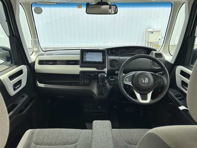ホンダ Ｎ ＢＯＸ L ターボ 愛媛県 2023(令5)年 1.5万km プラチナホワイトパール 純正ナビ（Bluetooth/SD/CD/DVD/フルセグTV)/バックカメラ/前後ドライブレコーダー/両側パワースライドドア/ETC/Honda SENSING/衝突軽減ブレーキ（CMBS）/誤発進抑制機能/歩行者事故低減ステアリング/路外逸脱抑制機能/渋滞追従機能付アダプティブクルーズコントロール（ACC）/車線維持支援システム（LKAS）/先行車発進お知らせ機能/標識認識機能/後方誤発進抑制機能/LEDヘッドライト/オートマチックハイビーム/純正フロアマット/プッシュスタート/スマートキー