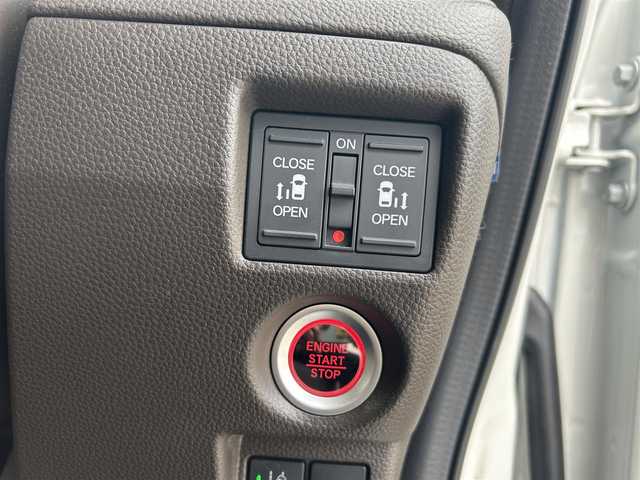 ホンダ Ｎ ＢＯＸ L ターボ 愛媛県 2023(令5)年 1.5万km プラチナホワイトパール 純正ナビ（Bluetooth/SD/CD/DVD/フルセグTV)/バックカメラ/前後ドライブレコーダー/両側パワースライドドア/ETC/Honda SENSING/衝突軽減ブレーキ（CMBS）/誤発進抑制機能/歩行者事故低減ステアリング/路外逸脱抑制機能/渋滞追従機能付アダプティブクルーズコントロール（ACC）/車線維持支援システム（LKAS）/先行車発進お知らせ機能/標識認識機能/後方誤発進抑制機能/LEDヘッドライト/オートマチックハイビーム/純正フロアマット/プッシュスタート/スマートキー