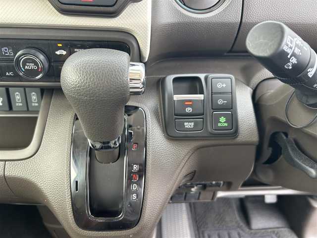 ホンダ Ｎ ＢＯＸ L ターボ 愛媛県 2023(令5)年 1.5万km プラチナホワイトパール 純正ナビ（Bluetooth/SD/CD/DVD/フルセグTV)/バックカメラ/前後ドライブレコーダー/両側パワースライドドア/ETC/Honda SENSING/衝突軽減ブレーキ（CMBS）/誤発進抑制機能/歩行者事故低減ステアリング/路外逸脱抑制機能/渋滞追従機能付アダプティブクルーズコントロール（ACC）/車線維持支援システム（LKAS）/先行車発進お知らせ機能/標識認識機能/後方誤発進抑制機能/LEDヘッドライト/オートマチックハイビーム/純正フロアマット/プッシュスタート/スマートキー