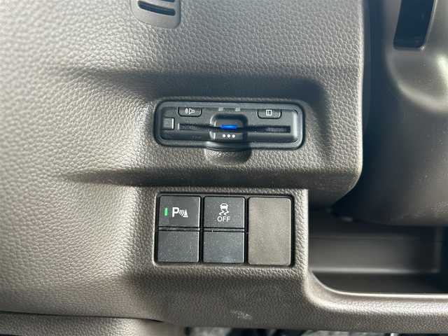 ホンダ Ｎ ＢＯＸ L ターボ 愛媛県 2023(令5)年 1.5万km プラチナホワイトパール 純正ナビ（Bluetooth/SD/CD/DVD/フルセグTV)/バックカメラ/前後ドライブレコーダー/両側パワースライドドア/ETC/Honda SENSING/衝突軽減ブレーキ（CMBS）/誤発進抑制機能/歩行者事故低減ステアリング/路外逸脱抑制機能/渋滞追従機能付アダプティブクルーズコントロール（ACC）/車線維持支援システム（LKAS）/先行車発進お知らせ機能/標識認識機能/後方誤発進抑制機能/LEDヘッドライト/オートマチックハイビーム/純正フロアマット/プッシュスタート/スマートキー