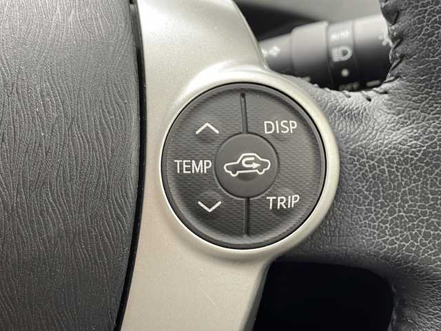 トヨタ プリウス S 千葉県 2013(平25)年 7.8万km ブラック 純正SDナビ【NSCP-W62】/　(AM/FM/CD/SD/TV/Bluetooth)/純正15インチアルミホイール/フォグランプ/ステアリングスイッチ/ETC/純正ドアバイザー/純正フロアマット/電動格納ウィンカーミラー/横滑り防止装置/エアバッグ(W＋サイド)/プッシュスタート/社外アルミホイール付スタッドレスタイヤ車載