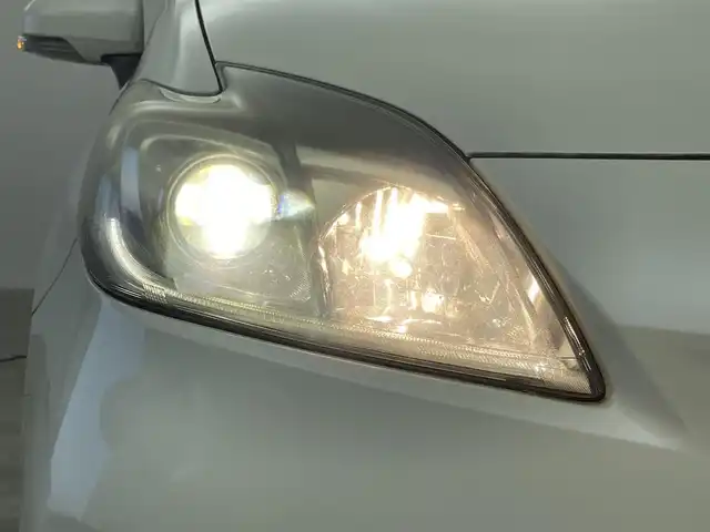 トヨタ プリウス S 群馬県 2014(平26)年 4.5万km ホワイトパールクリスタルシャイン 純正７インチナビ　バックカメラ　ＨＩＤライト　オートライト　社外１５インチＡＷ　フォグランプ　夏タイヤ積込　ビルトインETC　スマートキー　スペアキー　横滑り防止装置　盗難防止装置　ABS　禁煙車