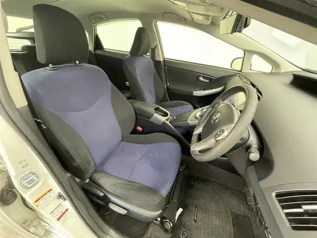 トヨタ プリウス S 群馬県 2014(平26)年 4.5万km ホワイトパールクリスタルシャイン 純正７インチナビ　バックカメラ　ＨＩＤライト　オートライト　社外１５インチＡＷ　フォグランプ　夏タイヤ積込　ビルトインETC　スマートキー　スペアキー　横滑り防止装置　盗難防止装置　ABS　禁煙車