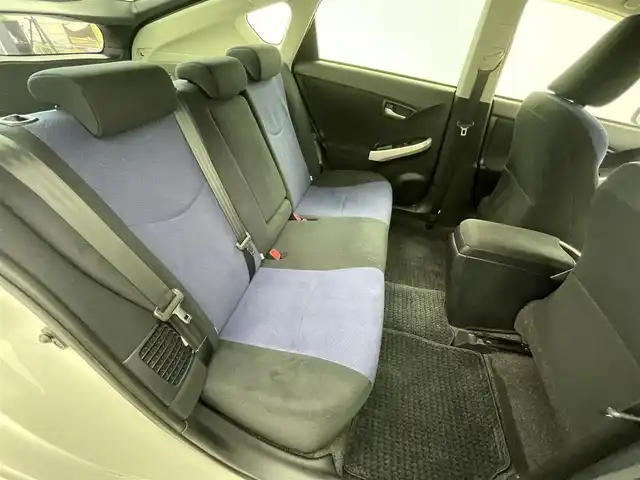 トヨタ プリウス S 群馬県 2014(平26)年 4.5万km ホワイトパールクリスタルシャイン 純正７インチナビ　バックカメラ　ＨＩＤライト　オートライト　社外１５インチＡＷ　フォグランプ　夏タイヤ積込　ビルトインETC　スマートキー　スペアキー　横滑り防止装置　盗難防止装置　ABS　禁煙車
