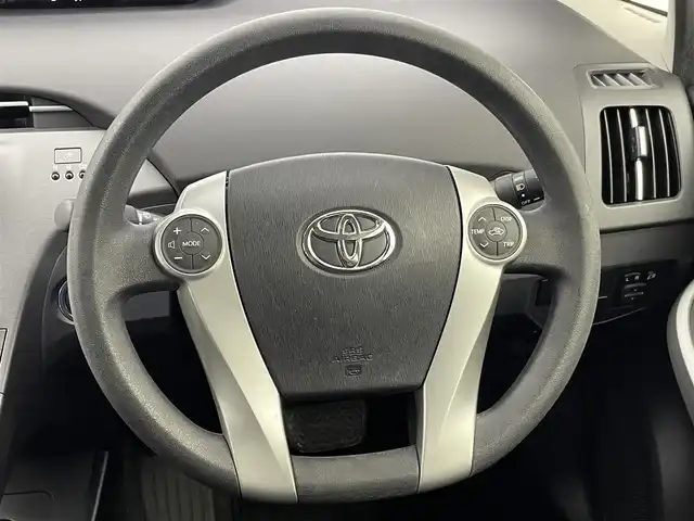 トヨタ プリウス S 群馬県 2014(平26)年 4.5万km ホワイトパールクリスタルシャイン 純正７インチナビ　バックカメラ　ＨＩＤライト　オートライト　社外１５インチＡＷ　フォグランプ　夏タイヤ積込　ビルトインETC　スマートキー　スペアキー　横滑り防止装置　盗難防止装置　ABS　禁煙車