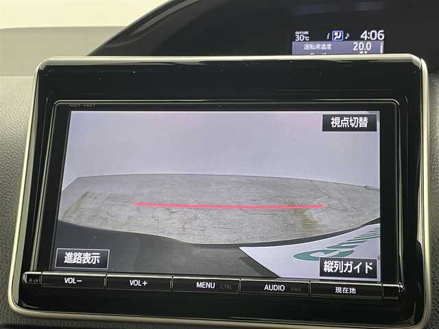 トヨタ ヴォクシー ハイブリッド ZS 岡山県 2018(平30)年 4.7万km イナズマスパーキングブラックガラスフレーク 純正９インチナビ/【Bluetooth/フルセグTV】/SUPER CAT レーダー（A130）/シート＆トリム（赤/黒）/衝突軽減ブレーキ/両側電動スライド/クルーズコントロール/ビルトインＥＴＣ/前席シートヒーター/オートハイビーム/ＬＥＤヘッドライト/LEDフォグランプ/純正ドライブレコーダー（前）/純正フロアマット/TVキャンセラー/ISOFIX/後席サンシェイド/ステアリングスイッチ/チルトステアリング/シートリフター/シートバックテーブル/ウインカーミラー/ドアバイザー/新車保証書/取扱説明書/スマートキー×2